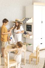 kids playing market at home
