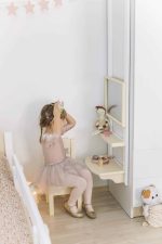 dressing table girl