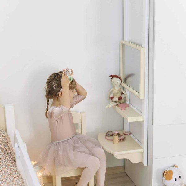 dressing table girl