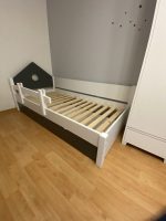 детско единично легло в бяло и акцентен цвят