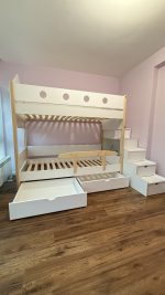 двуетажно легло с модул стъпала