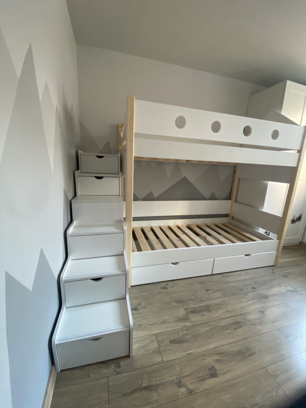double bed with modular stairs