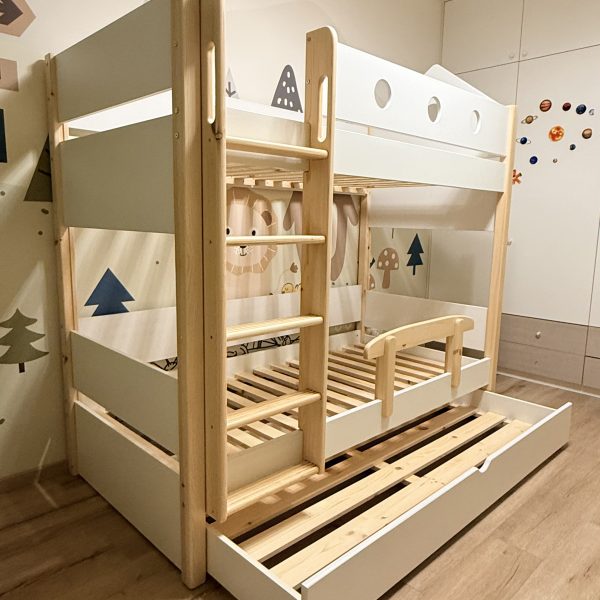 двуетажно легло със сандвич легло