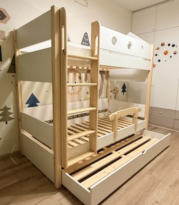 двуетажно легло със сандвич легло