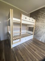 двуетажно легло с допълнително сандвич легло отдолу