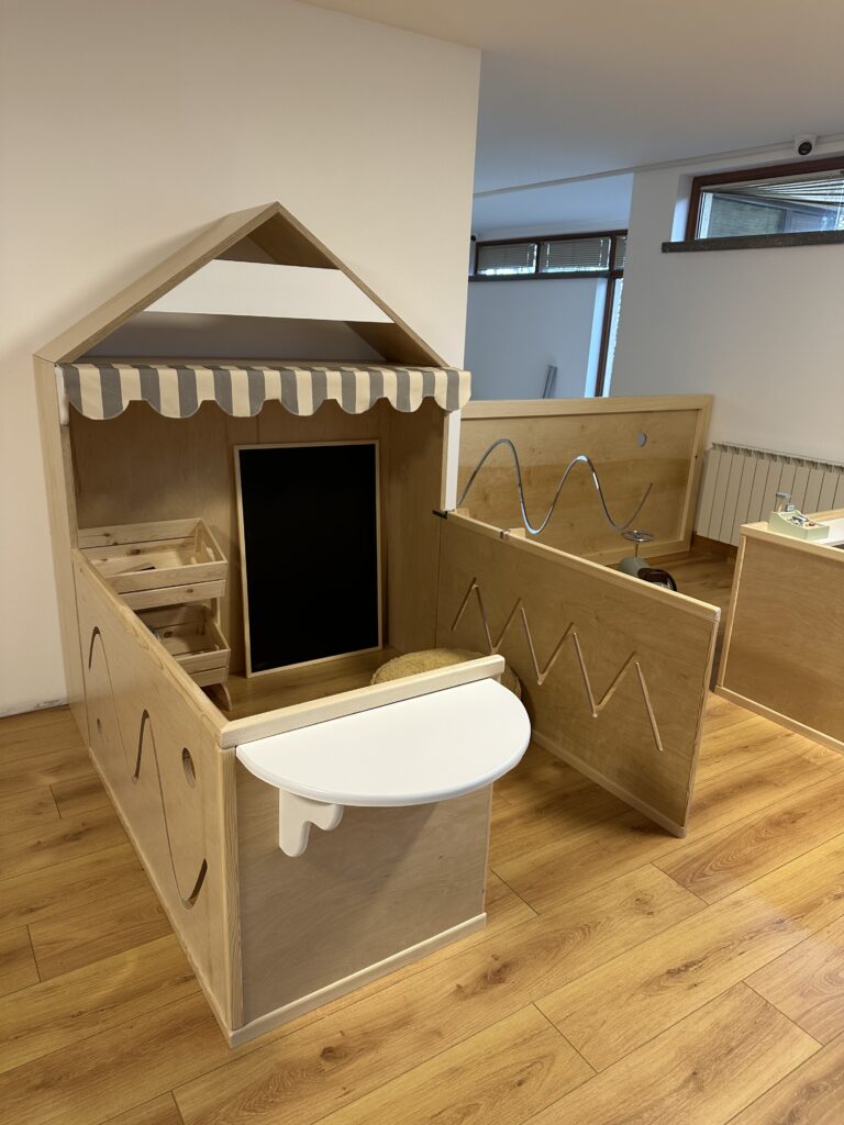 къща за игра магазин от шперплат и масив за детски градини и детски центрове