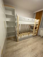 Легло на два етажа с чекмеджета - натурален масив и акцентен цвят - Image 3